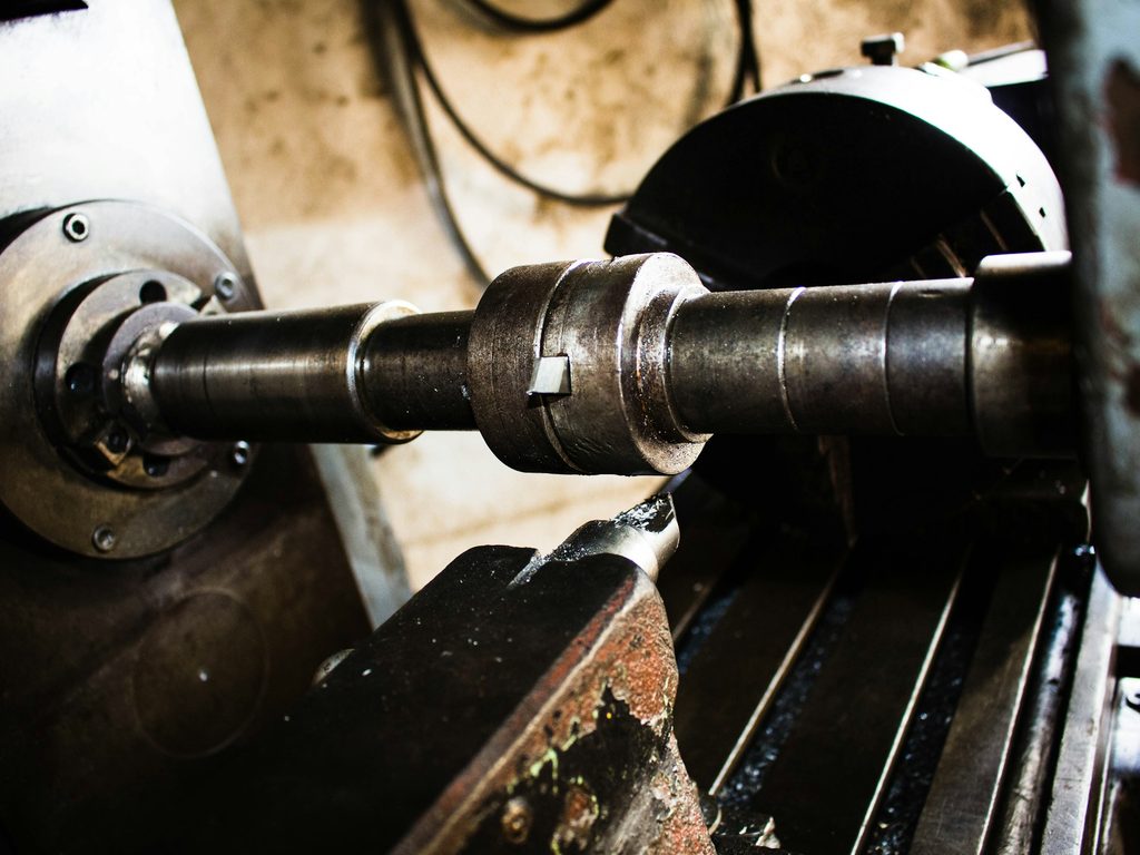 Turning a shaft on a CNC lathe